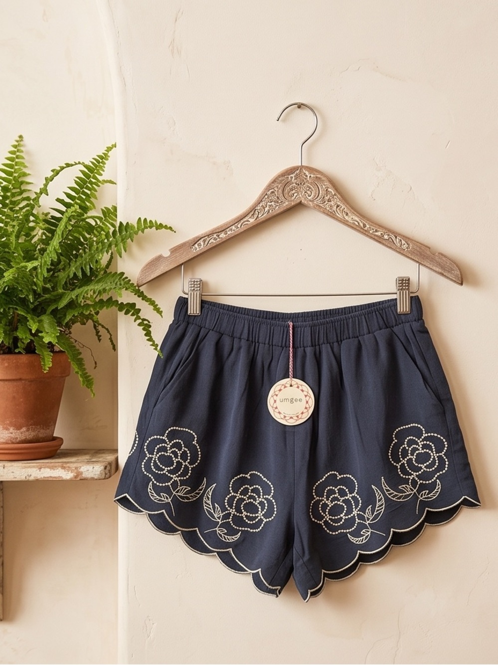Umgee Navy Blue Floral Embroidered Scalloped Hem Shorts L Linen Blend Boho